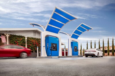 Vehicles fueling at a True Zero hydrogen fueling station. True Zero is a FirstElement Fuel company.  First Element, using patented technology, is the only company in the world refueling multiple hydrogen vehicles simultaneously off of one set of equipment.