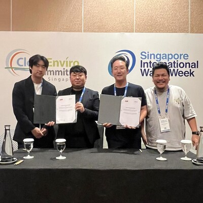 Kyoungpyo Hong (pictured 1st from left), Dr. Kim, Hyoungtak (Ph.D) (pictured 2nd from left), Dusun Kim (pictured 3rd from left) & Joseph Chua