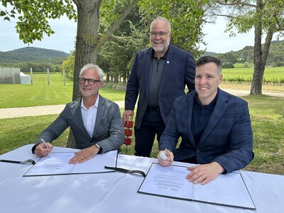 Stellarex Chairman Richard Carty (left) and Senior OPG representative Jason Van Wart (right), with Ontario Minister Todd Smith (standing). (CNW Group/Ontario Power Generation Inc.)