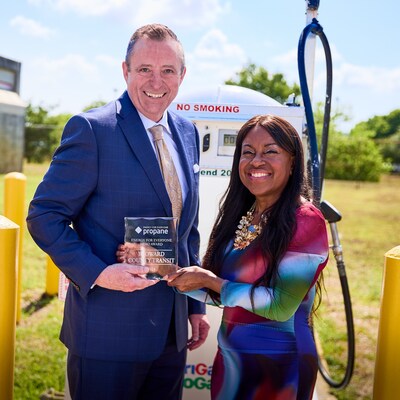 David Walters, director of autogas business development for PERC, hands the Energy for Everyone Hero Award to Coree Cuff Lonergan, general manager and CEO for Broward County Transit.