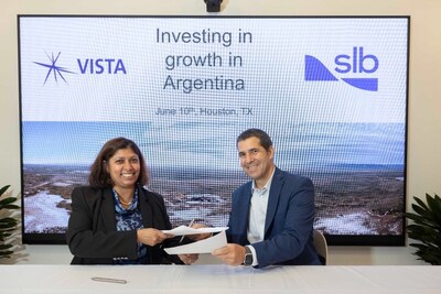 Juan Garoby, Co-founder and COO of Vista, and Aparna Raman, SLB Reservoir Performance Division President, at contract signing.