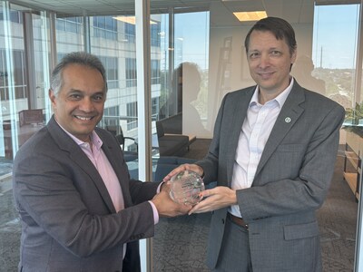 Mel Badheka, President, Citroniq Chemicals (left) presenting deal trophy to Leon de Bruyn, CEO of Lummus Technology