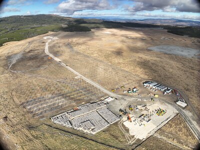 Ariel view of the quA-ymn Solar site outside of Logan Lake, British Columbia. (CNW Group/Canada Infrastructure Bank)