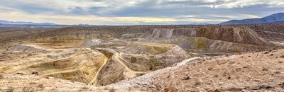 View looking north across the La Verde porphyry copper mine within the historic Domekyo mining area, Chile (CNW Group/Hot Chili Limited)