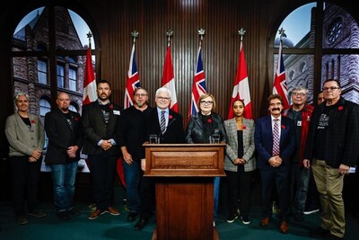 Unifor National President Lana Payne, Unifor Ontario Regional Director Samia Hashi, and members of the Unifor Energy Council pose with ONDP MPPs Peter Tabuns and Wayne Gates at a media conference launching the "Keep it in the Pipe" campaign. (CNW Group/Unifor)