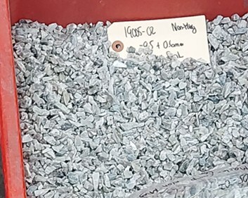 Figure 2: Crushed whole rock pegmatite with 15% non-pegmatite host rock dilution – 1.05% Li2O (left); DMS spodumene concentrate feed for the downstream test work – 6.2% Li2O and 0.60% Fe2O3 (right). (CNW Group/Patriot Battery Metals Inc.) Figure 2: Crushed whole rock pegmatite with 15% non-pegmatite host rock dilution – 1.05% Li2O (left); DMS spodumene concentrate feed for the downstream test work – 6.2% Li2O and 0.60% Fe2O3 (right). (CNW Group/Patriot Battery Metals Inc.)