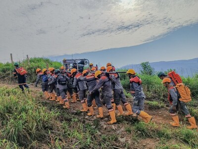Figure 2 - Man-portable drill rig motor taken up the hill at the Mocoa project (CNW Group/Libero Copper & Gold Corporation)