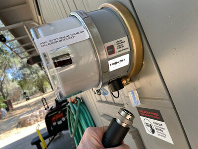 The generator cable simply plugs into the collar. The BPTM does the rest.