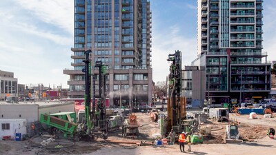 Three track-mounted geothermal rigs stationed and ready to drill at Forêt Condos, Forest Hill's largest master-planned community by Canderel Group. (Photo: courtesy of Bill Stavrou, 307 Media.) (CNW Group/Diverso Energy LP)