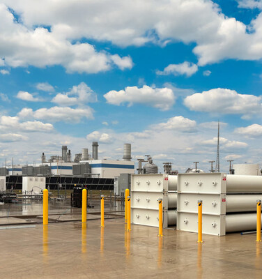 Invenergy’s Sauk Valley Hydrogen facility and co-located solar array sit adjacent to their Nelson natural gas facility in Rock Falls, IL.