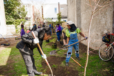 Volunteers support the Bartram’s Garden's tree planting initiative to expand the urban canopy, improve air quality, and promote biodiversity
