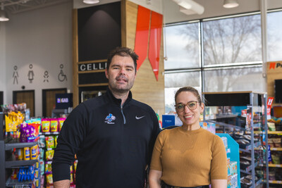 Maxime Lamarche - Baseball Québec and Amélie Tremblay - Harnois Énergies (CNW Group/Harnois Énergies)