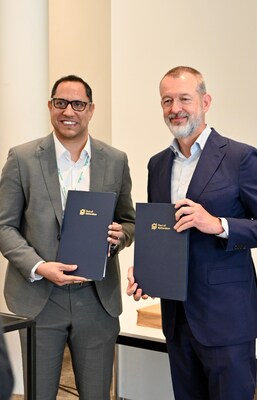 Gautam Reddy, CEO, AM Green Ammonia with Boudewijn Siemons, CEO, Port of Rotterdam during the MoU signing