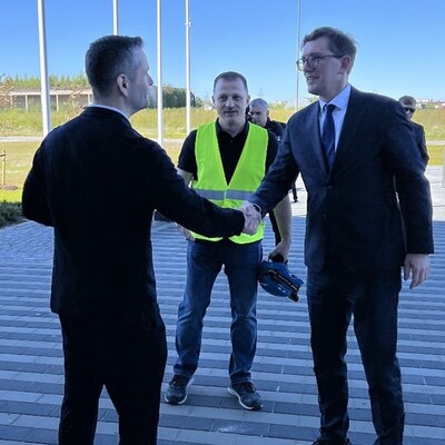 Neo Performance Materials Hosts Prime Minister of Estonia at the New Permanent Magnet Facility in Narva (CNW Group/Neo Performance Materials, Inc.)
