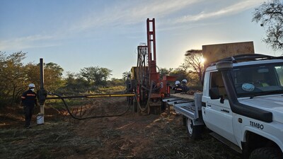 The newly optimized RC drilling platform, May 17, 2025 at the Kraaipan Gold Project, Botswana - the platform consists of two vehicles: one air compressor truck that tows the drill as a trailer and one pick-up truck modified to carry the RC drill pipe. Rock and overburden samples are recovered at the base of external cyclone on the left. (CNW Group/North Arrow Minerals Inc.)