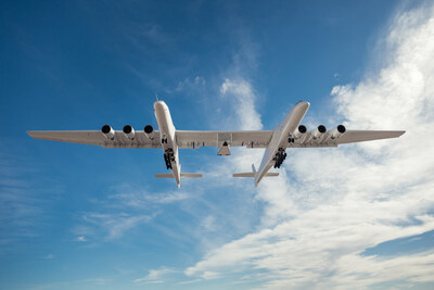 Stratolaunch's Roc air launch platform take off from Mojave Air and Space Port at Rutan Field carrying the Talon-A2 testbed. (PRNewsfoto/Stratolaunch)