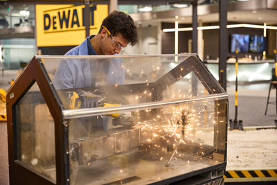 During the visit, students participated in hands-on demos.