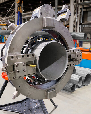 The Esco COHOG® Split Frame Machine features four clamp feet that provide the surface contact needed to smooth out-of-round pipe by evenly distributing the clamping forces to retain roundness.