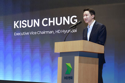Chung Kisun, Executive Vice Chairman of HD Hyundai, delivering opening remarks at the “Korea–U.S. Shipbuilding Leaders Forum” held on Tuesday 24th at the HD Hyundai Global R&D Center.