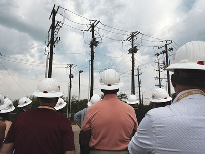 State lawmakers from across the country, who gathered in San Antonio to discuss how to best meet energy demand, examine distribution lines that serve residents with battery storage and solar-generated energy.