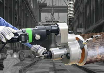 Simple to operate, the variable speed 13-45 RPM motor runs on 110/220 VAC and has high and low torque settings for making precision welding end preps.