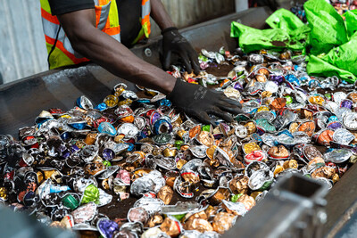 With the green bag solution, Nespresso coffee capsules are fully recycled, and coffee grounds are used in the biomethanization process in Quebec. (CNW Group/Nestle Nespresso SA)