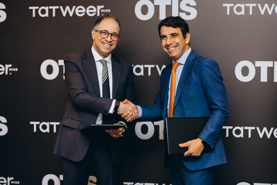 From left to right: Dr. Ahmed Shalaby, Co-Founder, President & CEO of Tatweer Misr and João Penedo, Otis Senior Vice President for Iberia, Africa, and the Middle East, during the signing of the agreement.