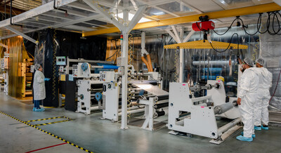 Luminit’s roll-to-roll (R2R) manufacturing tool produces auto-certified holographically mastered films at kilometer lengths. New holographic AR and movie theatre windshield applications are in hot demand.