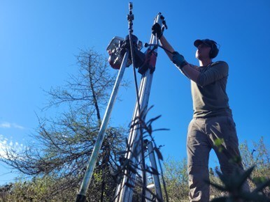 Figure 1: Low impact mini drill rig used for targeting mineralization from surface to 30m depth (CNW Group/Viridian Metals)