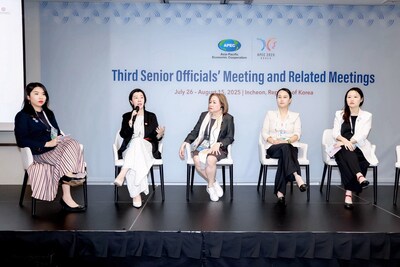 Song Tingting (second from left), Vice President of Kuaishou, speaks on empowering women’s innovation and leadership at the “APEC Her Power for a Sustainable Future” Roundtable Forum in Incheon, South Korea.