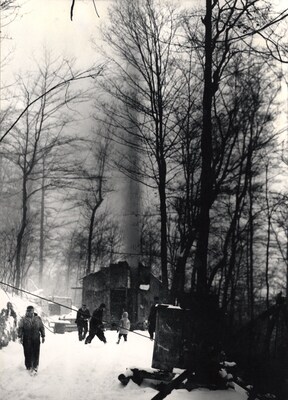 Early Kinley oil operations in Western New York, with JL pictured as a child on site. He would later become the company’s fifth-generation CEO.