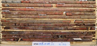 Figure 3. High-grade interval from the Boyvinet area: 1.46 g/t Au over 16 m (hole1435-24-018). The mineralized zone starts immediately below the overburden. Gold results (g/t) are indicated in black at the beginning of each sample interval. (CNW Group/Soquem inc.)