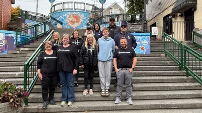 A group of Unifor members stand with Atlantic Regional Director Jennifer Murray on steps in St. John's, N.L. wearing "Unifor Votes" t-shirts. (CNW Group/Unifor) A group of Unifor members stand with Atlantic Regional Director Jennifer Murray on steps in St. John's, N.L. wearing "Unifor Votes" t-shirts. (CNW Group/Unifor)