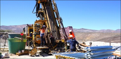 Diamond Drilling across La Verde expands the gold-rich major copper discovery in coastal Chile (CNW Group/Hot Chili Limited)