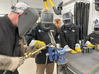 Secondary school students practice welding skills in a shop environment representative of many Canadian classrooms identified in the CWB Foundation’s national safety study. (CNW Group/CWB Welding Foundation)