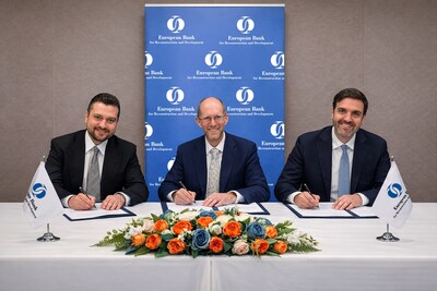 (L-R): Mehmet Burak Üçkardeş, President of Fortis Energy; Harry Boyd-Carpenter, Managing Director, Sustainable Infrastructure Group at EBRD; and Nikola Oklobdžija, Executive VP of Fortis Energy, pictured during the official signing ceremony. (PRNewsfoto/Fortis Renewable Energy BV) (L-R): Mehmet Burak Üçkardeş, President of Fortis Energy; Harry Boyd-Carpenter, Managing Director, Sustainable Infrastructure Group at EBRD; and Nikola Oklobdžija, Executive VP of Fortis Energy, pictured during the official signing ceremony. (PRNewsfoto/Fortis Renewable Energy BV)