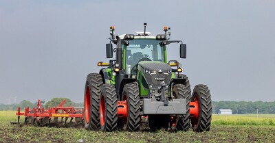 A Fendt tractor autonomously pulls a tillage implement using PTx Trimble OutRun technology, which earned the Davidson Prize for the second year in a row. The honor highlights AGCO’s steady progress toward delivering autonomous capability across farm operations by 2030.