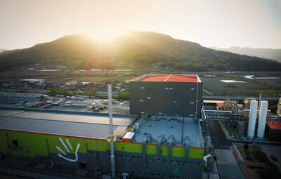 Group14's silicon battery materials factory in Sangju, South Korea, is the world’s first at EV-scale, built to produce 2,000 tons of SCC55® annually (≈10 GWh). The factory expands the company’s existing U.S. manufacturing footprint. Group14's silicon battery materials factory in Sangju, South Korea, is the world’s first at EV-scale, built to produce 2,000 tons of SCC55® annually (≈10 GWh). The factory expands the company’s existing U.S. manufacturing footprint.