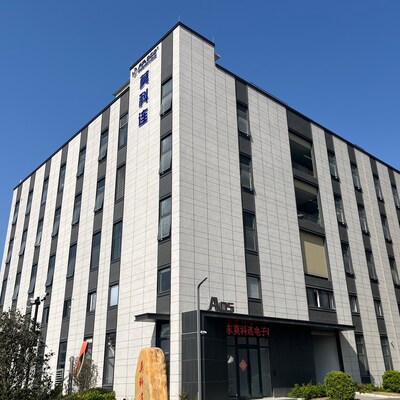 Exterior view of MOCO Connectors’ new 8,000-square-meter manufacturing base in Zhongshan’s Intelligent Manufacturing Equipment Industrial Park, supporting medical device connectors, industrial automation connectors, and custom cable assembly production.