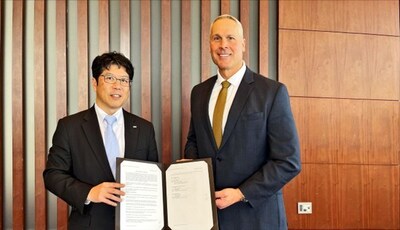 Mike LeClair, President & CEO Babcock Power Inc. and Shinichi Takano, Executive Officer, Vice President of Resources, Energy & Environment Business Area, IHI Corporation.