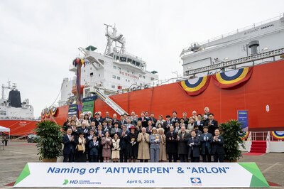 Attendees pose for a commemorative photo during the naming ceremony for medium-sized gas carriers held at HD Hyundai Heavy Industries in Ulsan on Thursday, the 9th. (Front row, far left: Joo Won-ho, President and head of HHI’s Naval & Special Ship Business Unit; seventh from left: Mr. Nicolas Saverys, Chairman of Exmar; third from right in the front row: H. E. Bruno Jans, Belgium’s ambassador to South Korea)