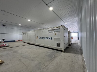 Saltworks modular unit being positioned into the Project Aurora demonstration plant (CNW Group/EMP Metals Corp.)
