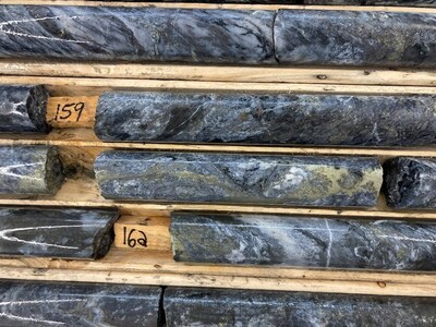 Picture 2: EME-25-045. Elevated copper and gold mineralization as chalcopyrite stringers. (CNW Group/Errington Metals Corp.)