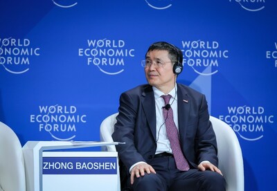 Zhong Baoshen, Chairman and General Manager of LONGi, took part in the roundtable dialogue titled "Follow the Money: Where Climate Capital Is Going," where he shared his perspectives on the decarbonization potential of Solar-Plus-Storage integration and the metrics for measuring the effectiveness of clean energy investments.