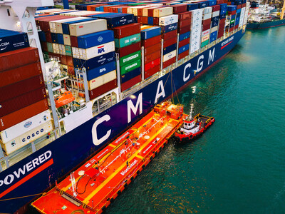A barge performs Brazil’s first ethanol bunkering operation for a deep-sea container ship.
Credits: Copersucar A barge performs Brazil’s first ethanol bunkering operation for a deep-sea container ship.
Credits: Copersucar