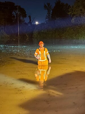 A Hydro Ottawa crew member stands in deep floodwaters following yesterday’s historic rainfall. (CNW Group/Hydro Ottawa) A Hydro Ottawa crew member stands in deep floodwaters following yesterday’s historic rainfall. (CNW Group/Hydro Ottawa)