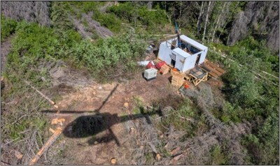 Figure 1 Rig 1 at Whistler located over the Raintree North target area. (CNW Group/U.S. GoldMining Inc.) Figure 1 Rig 1 at Whistler located over the Raintree North target area. (CNW Group/U.S. GoldMining Inc.)